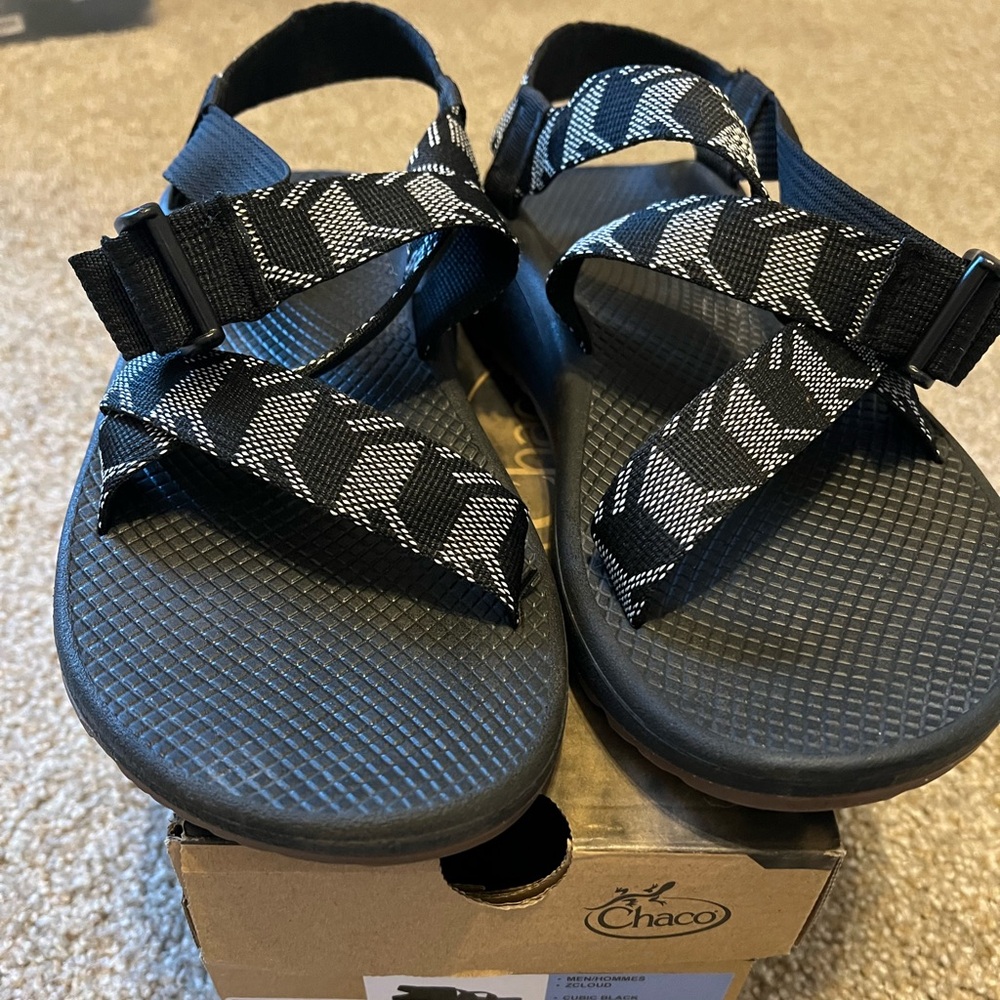 Chaco men’s black sandals size 9. Worn once. Excellent condition!